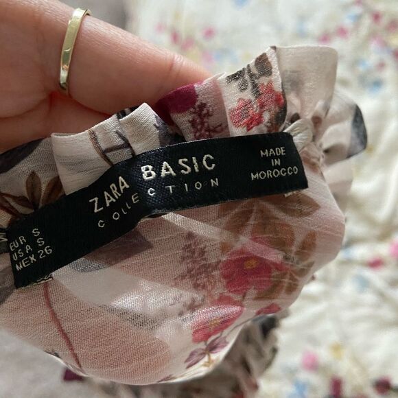 Zara Dainty Floral Bell Sleeve Top - Picture 11 of 11